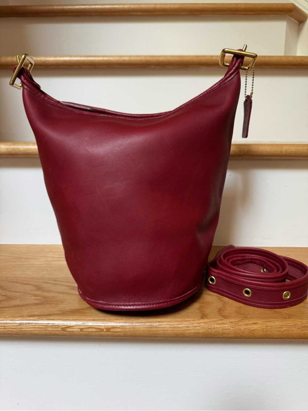 Vintage Coach Helen’s Legacy 9953 Red Leather Duffle Bucket Bag - Picture 2 of 14